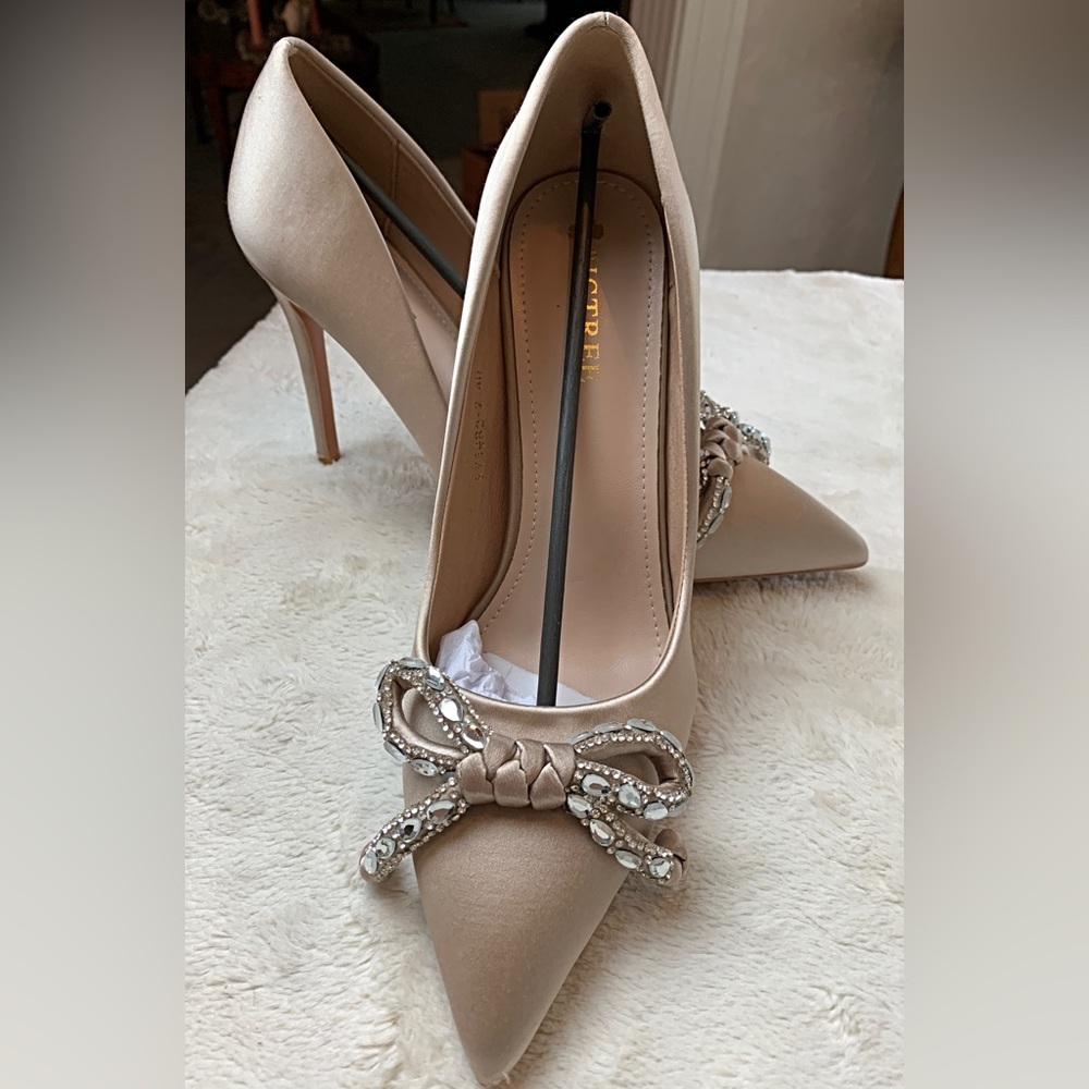 Elegant Beige Stiletto Heels with Bow Accent